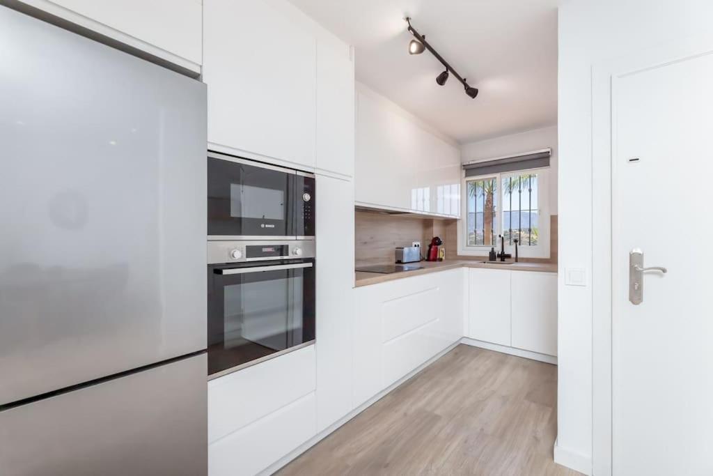 Renovated Townhouse Walk To And Golf Rdr417 *