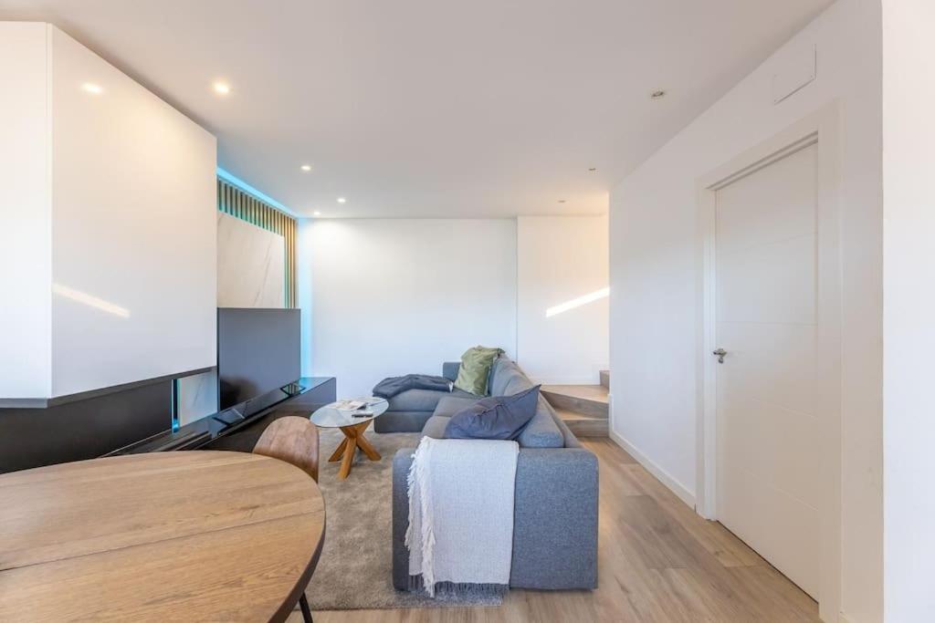 Renovated Townhouse Walk To And Golf Rdr417 *